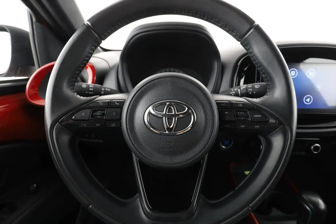 Vehicle image 18