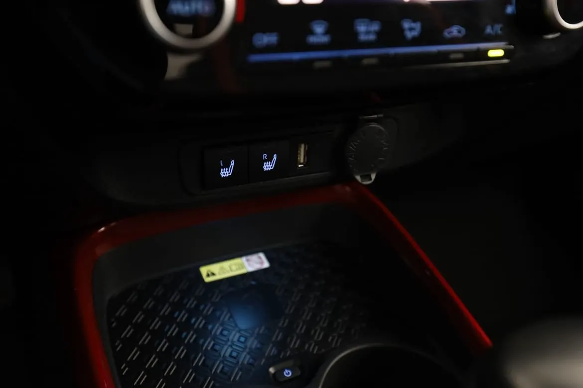 Vehicle image 25