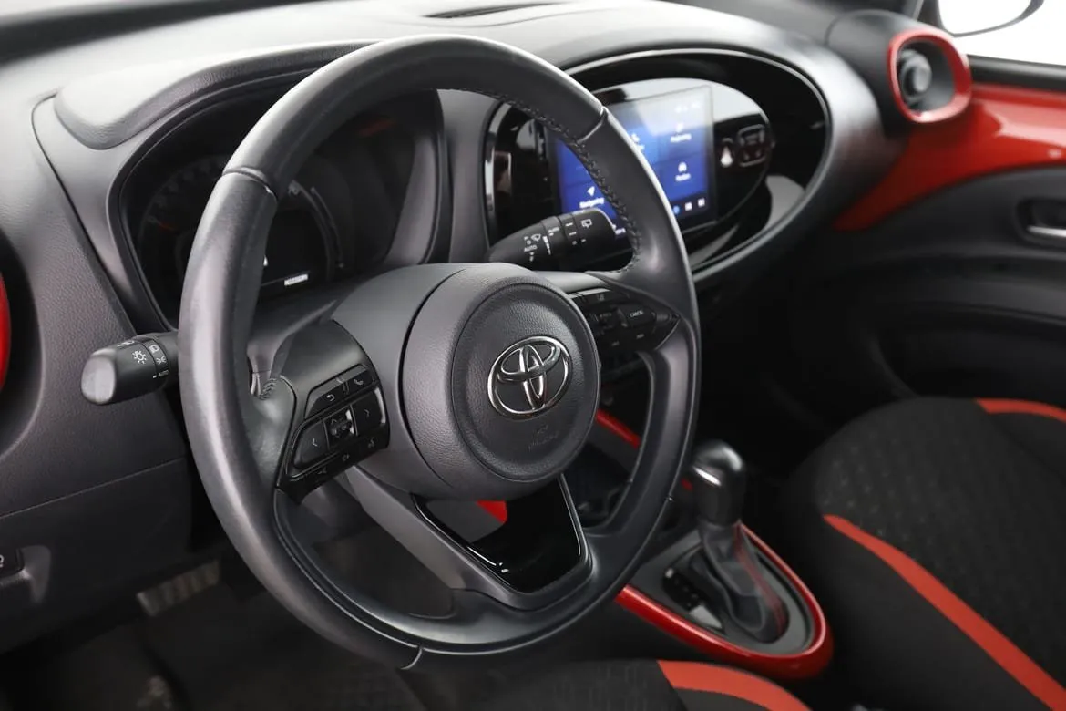 Vehicle image 11