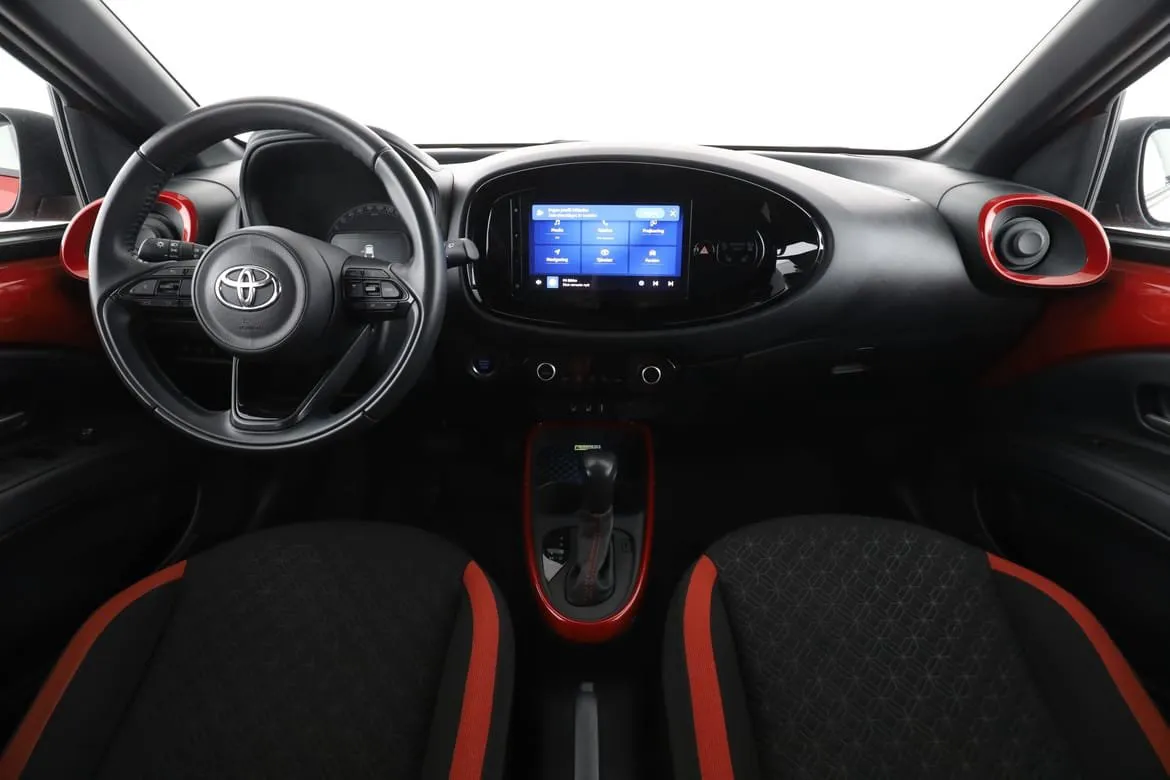 Vehicle image 12