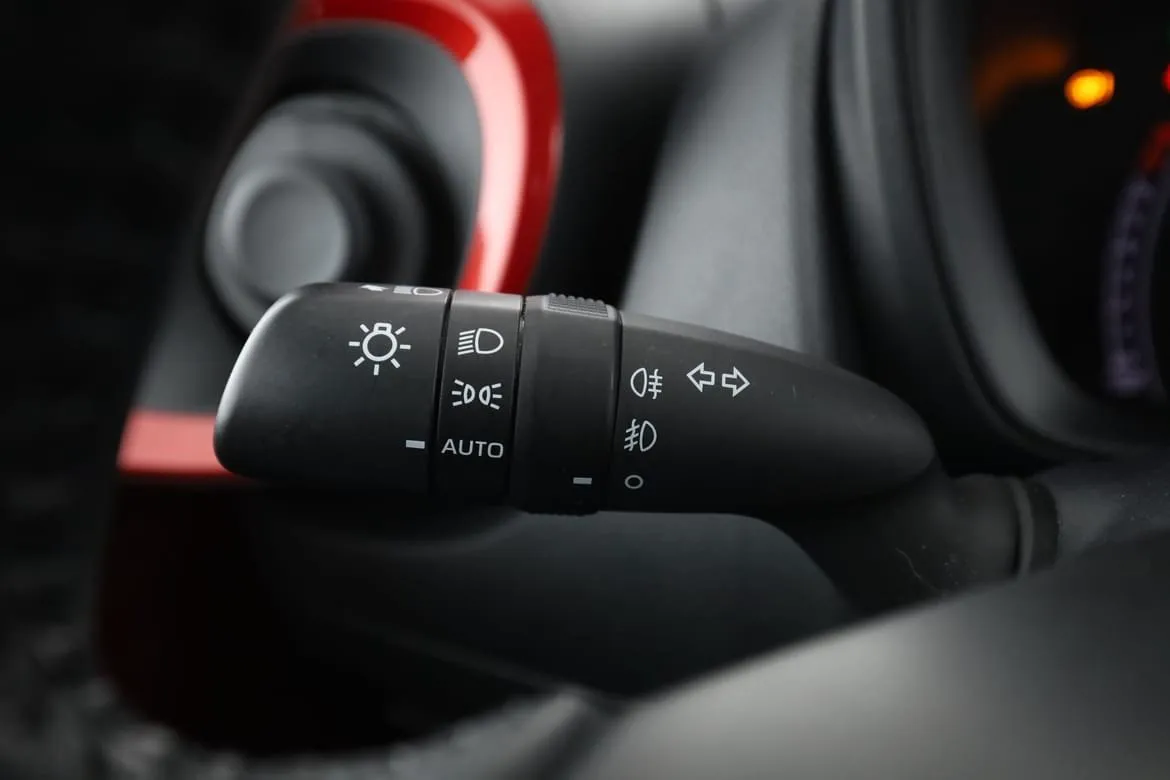 Vehicle image 32