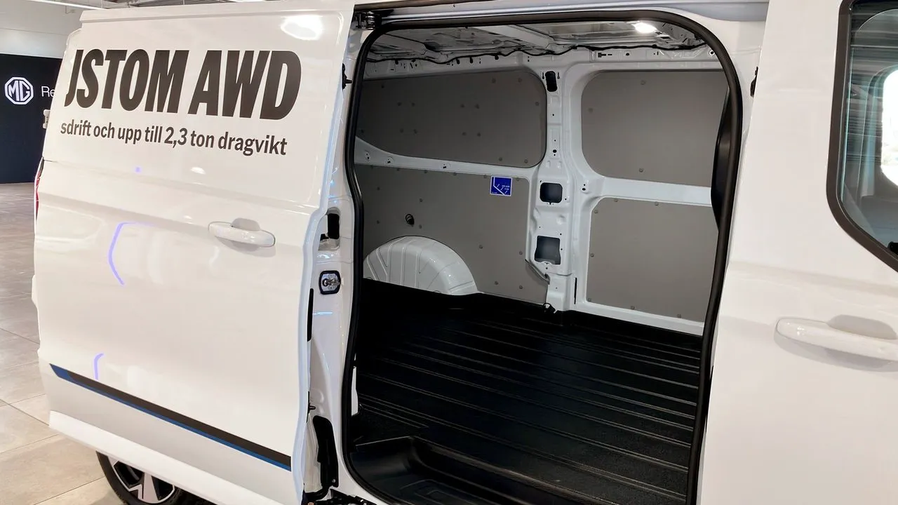 Vehicle image 10