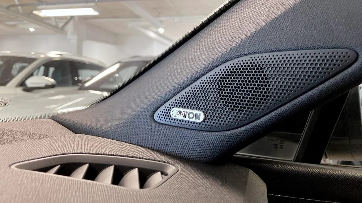 Vehicle image 21