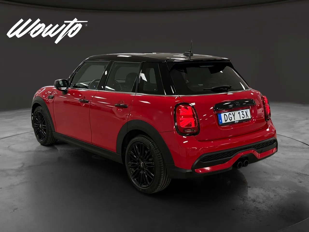 Vehicle image 5