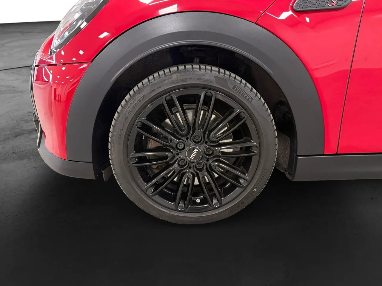 Vehicle image 15
