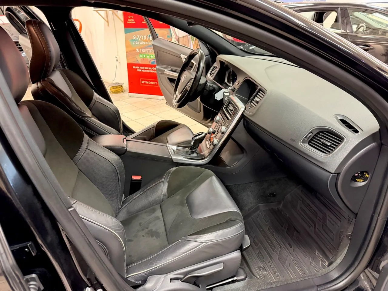 Vehicle image 14