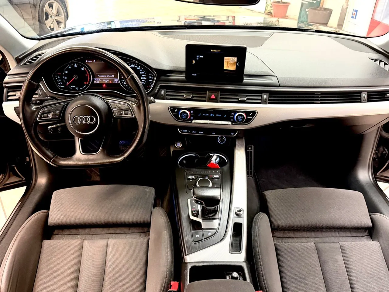 Vehicle image 10