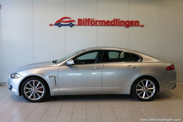 Jaguar XF 3.0 V6 S/C AWD 340hk Navi Skinn Sv-såld - 2014