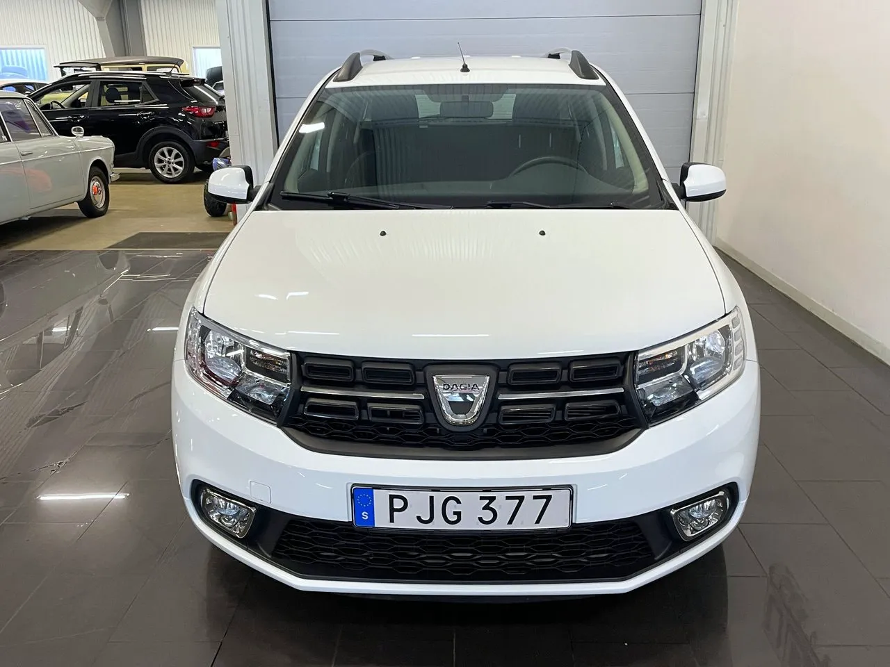 Vehicle image 6