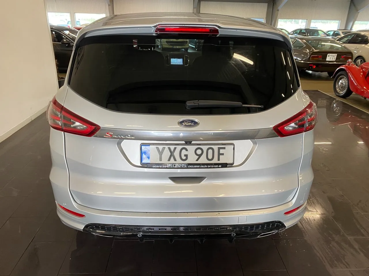 Vehicle image 4