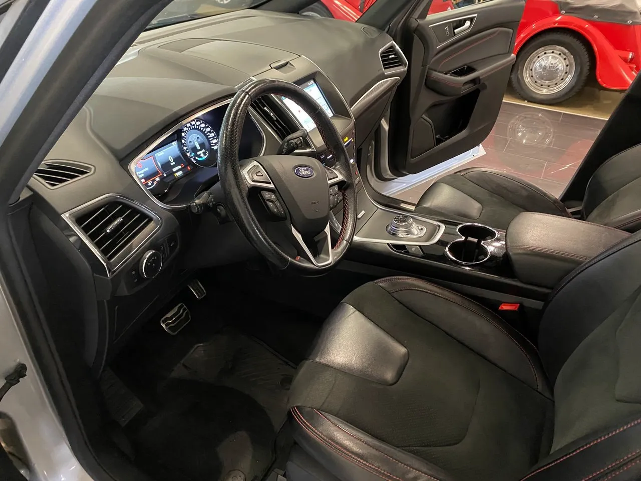 Vehicle image 14
