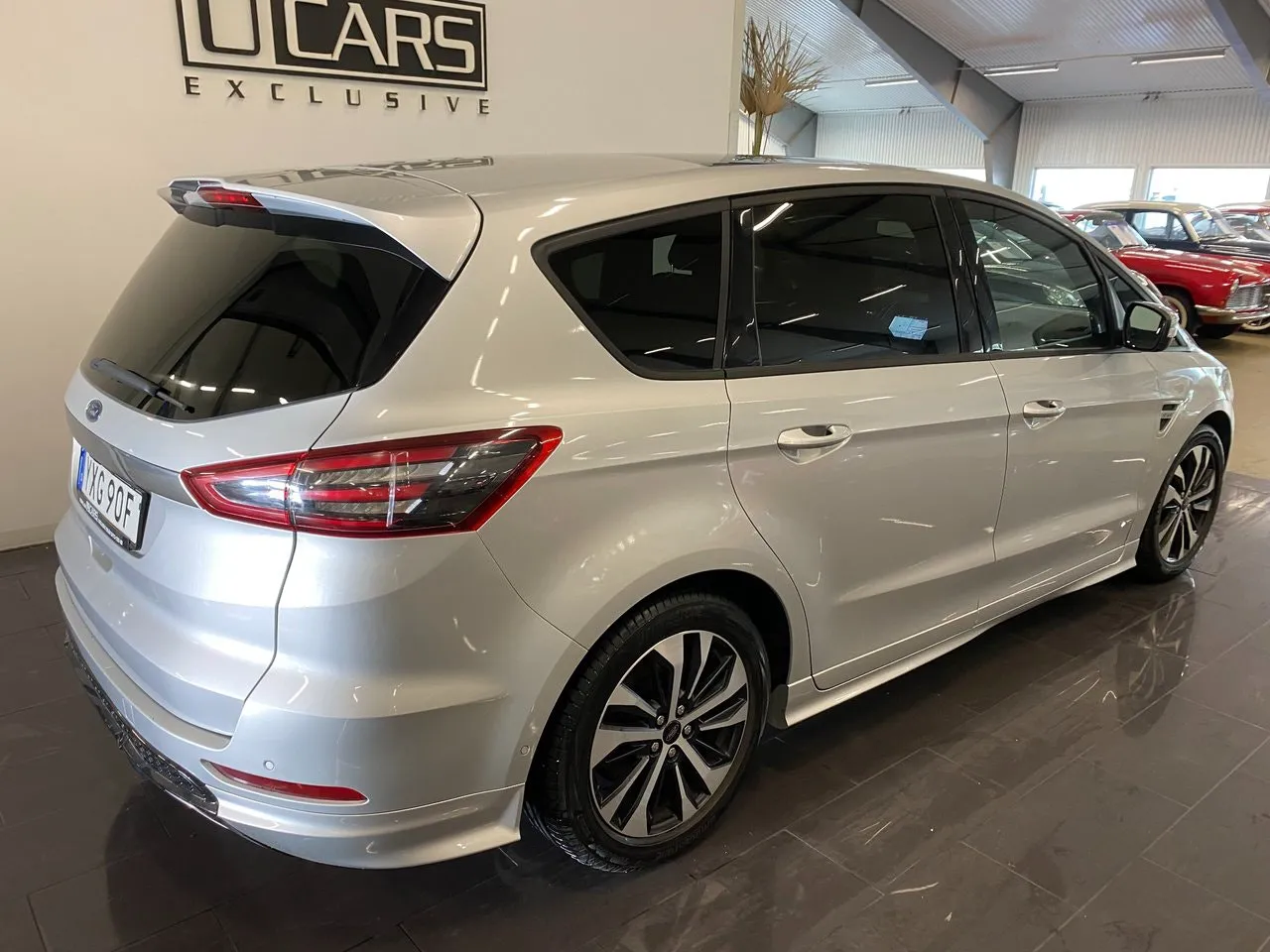 Vehicle image 6