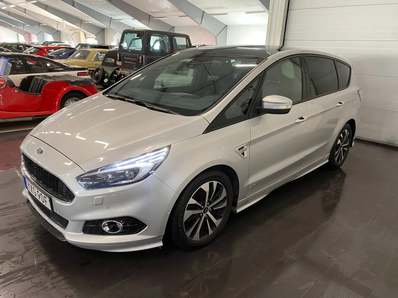 Vehicle image 3