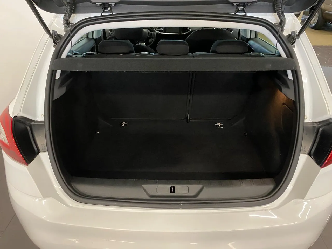 Vehicle image 14