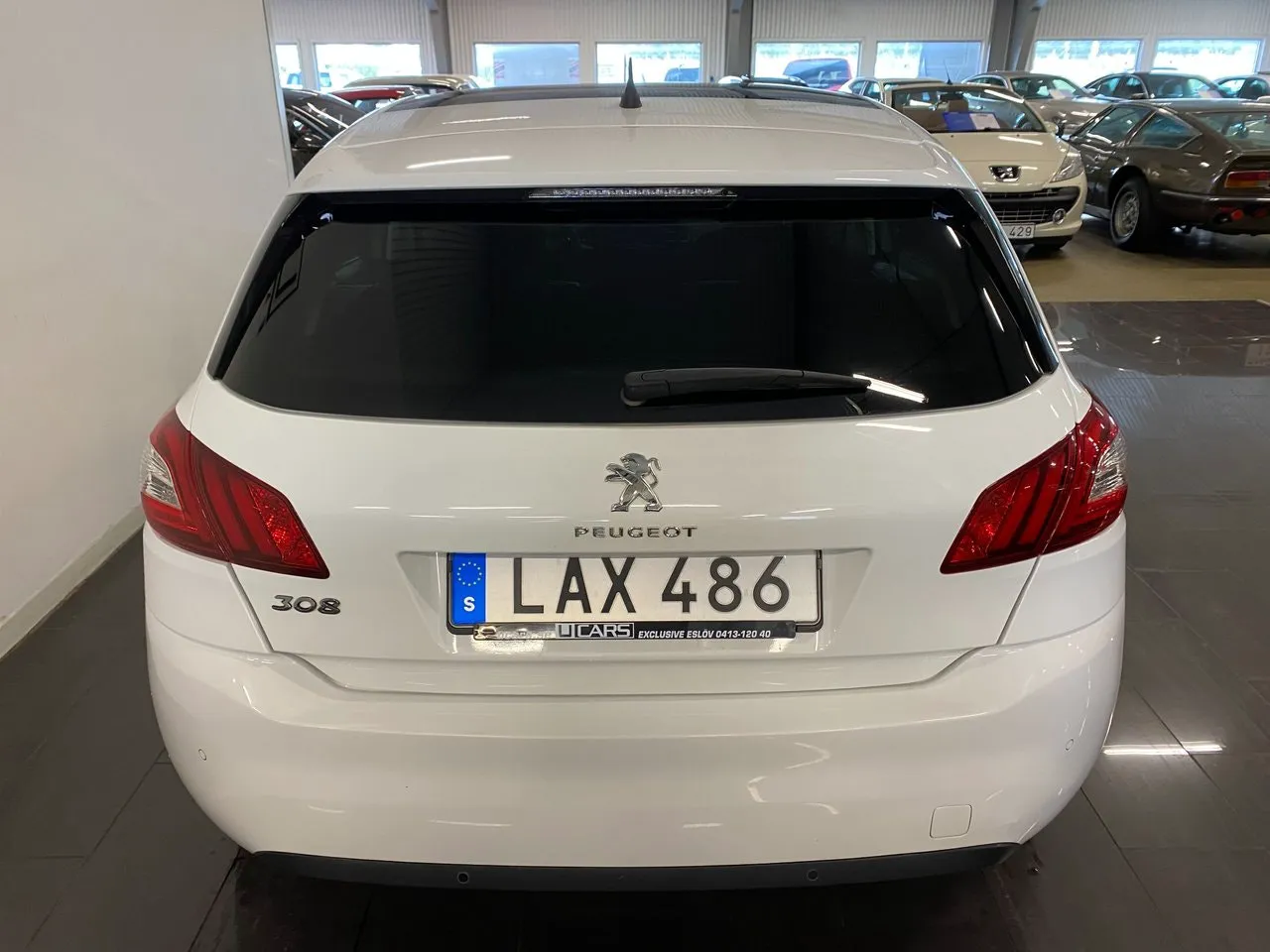 Vehicle image 4