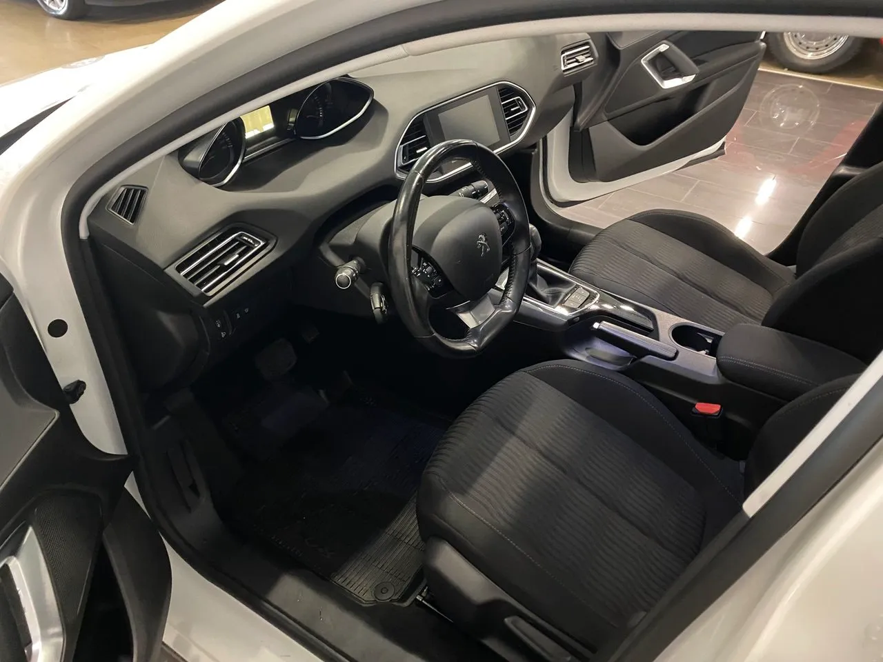 Vehicle image 15