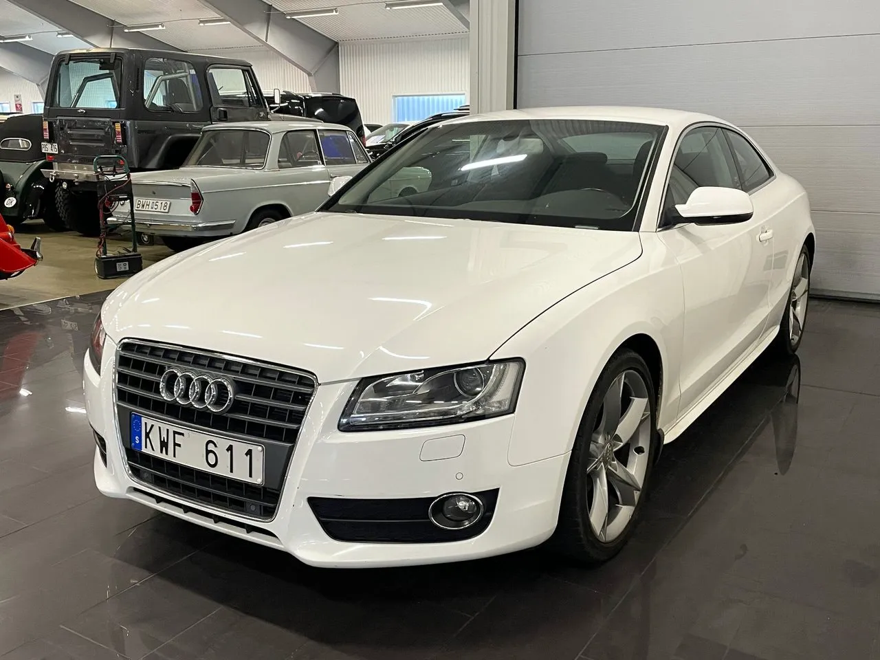 Vehicle image 5