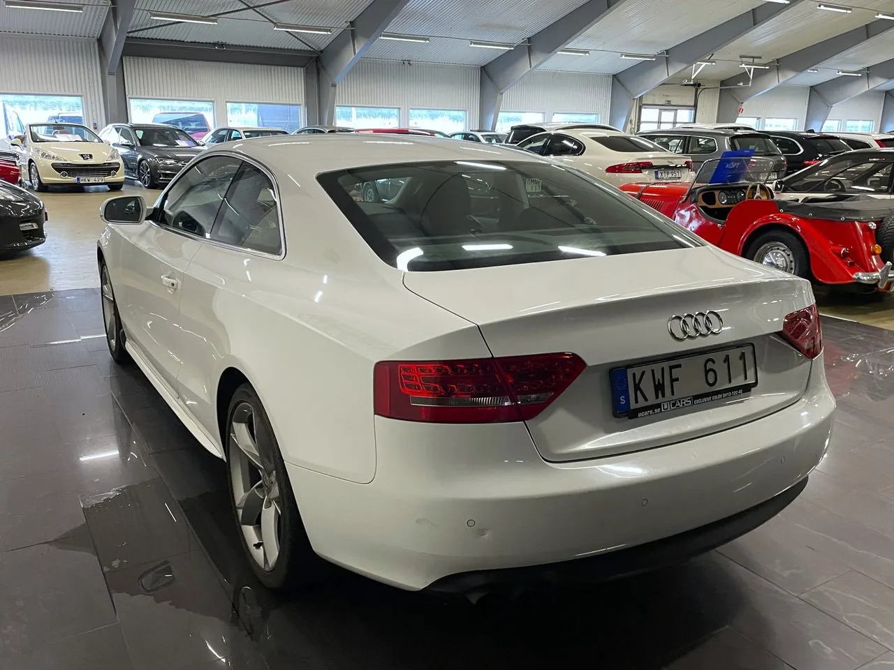 Vehicle image 4