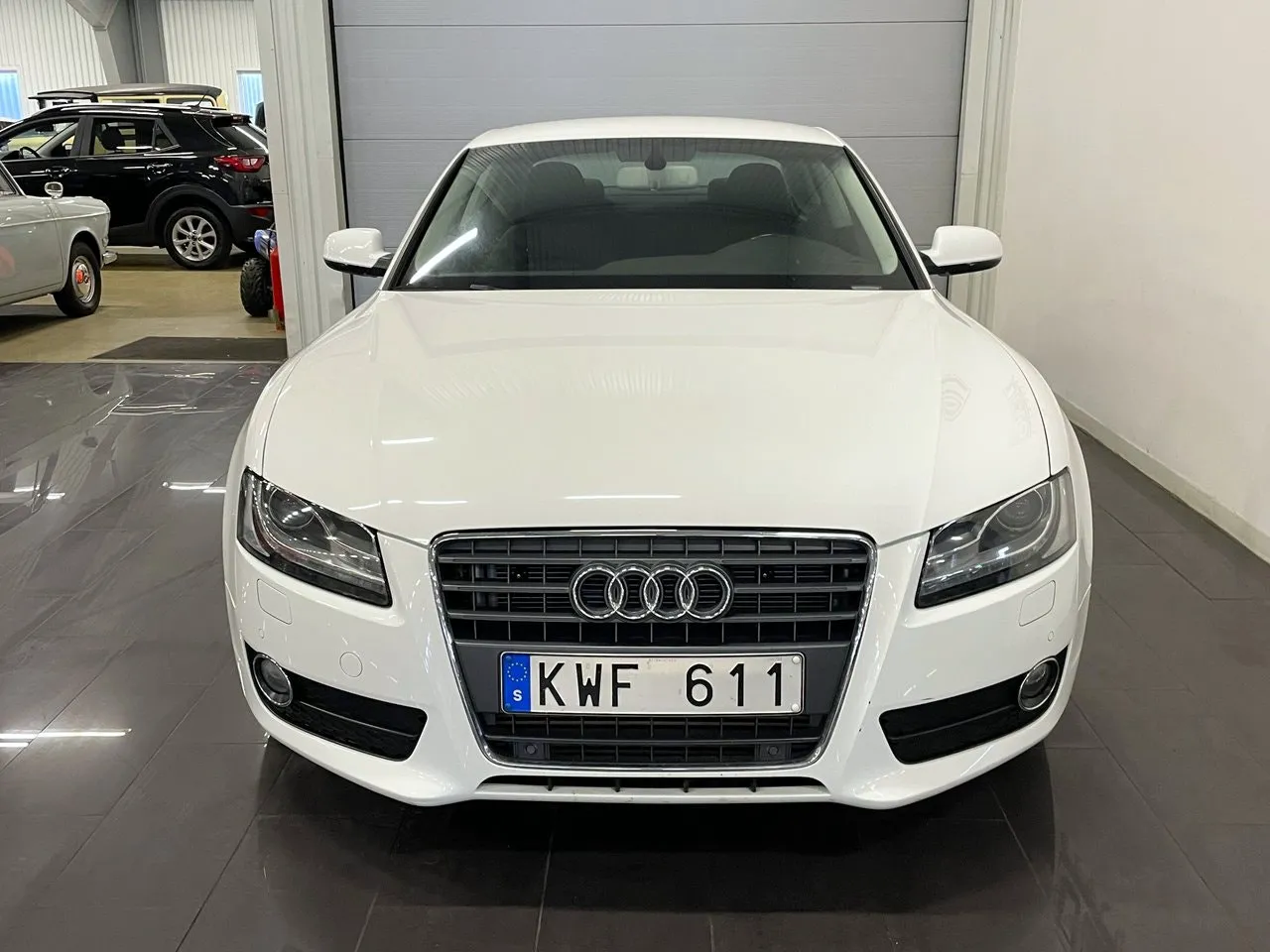 Vehicle image 6