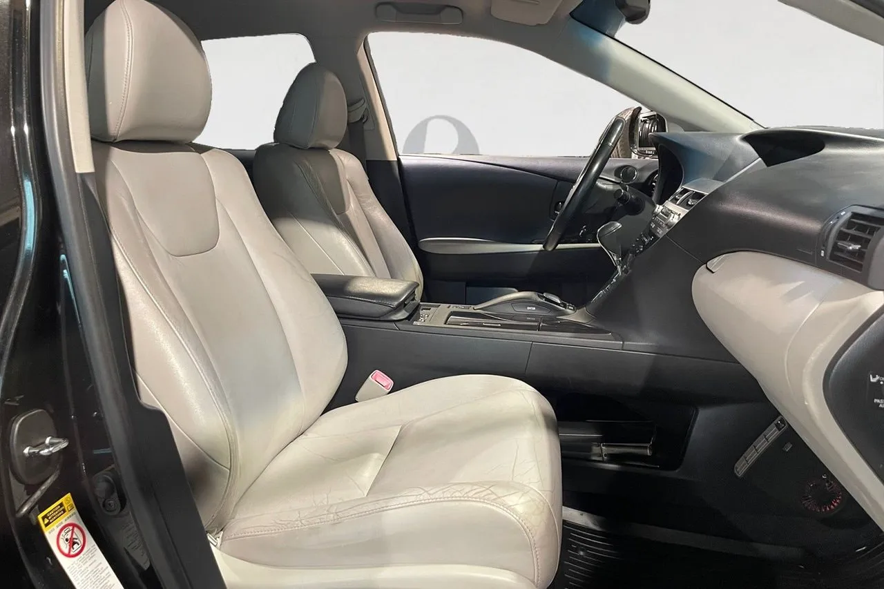 Vehicle image 14