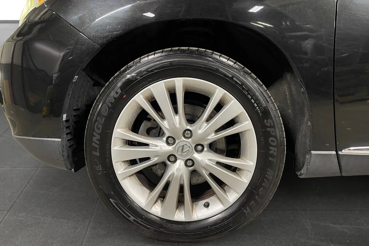 Vehicle image 15