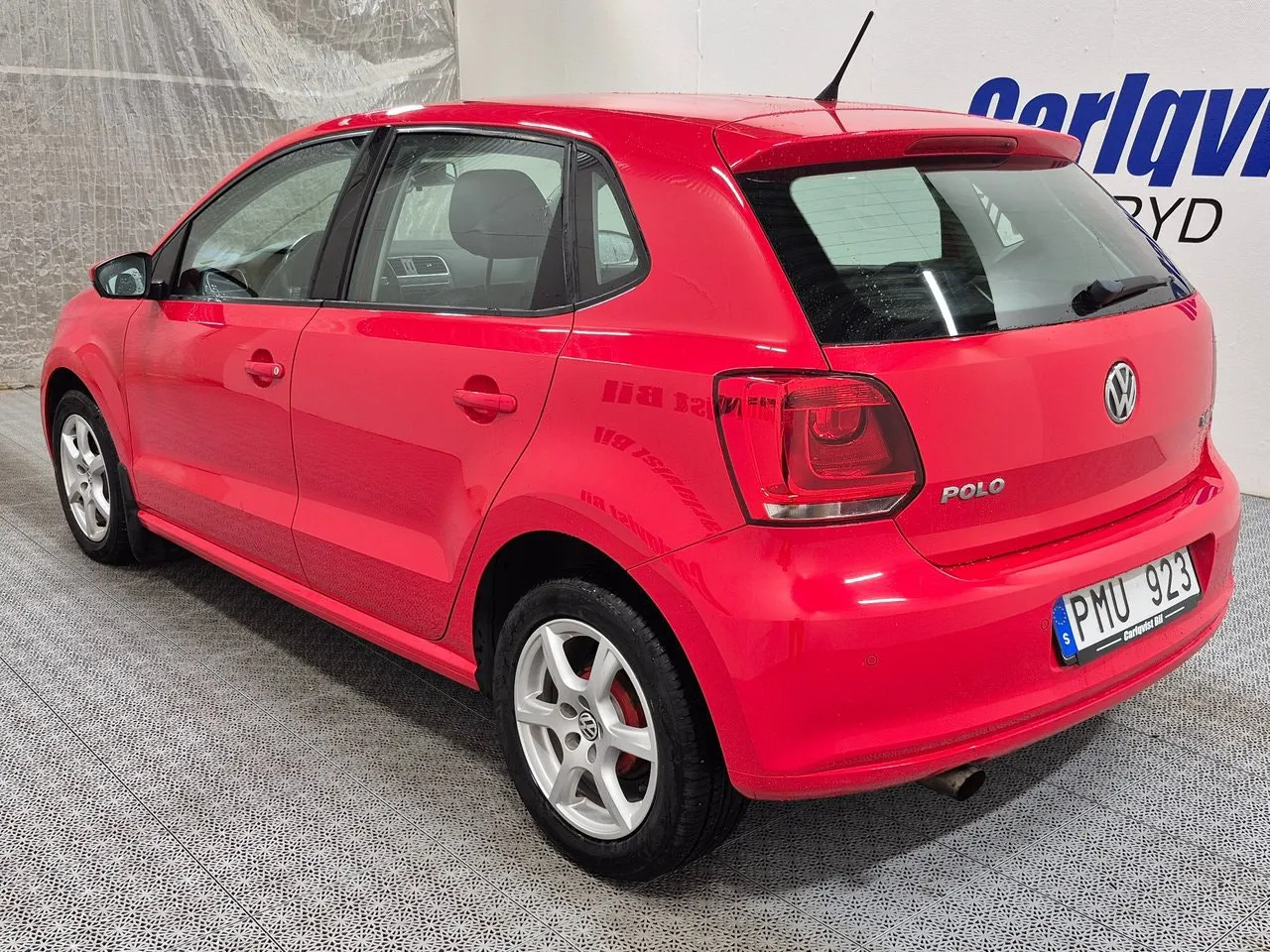 Vehicle image 4
