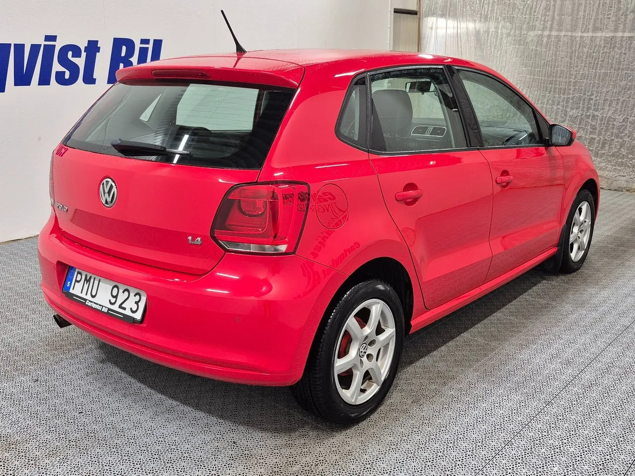 Vehicle image 3