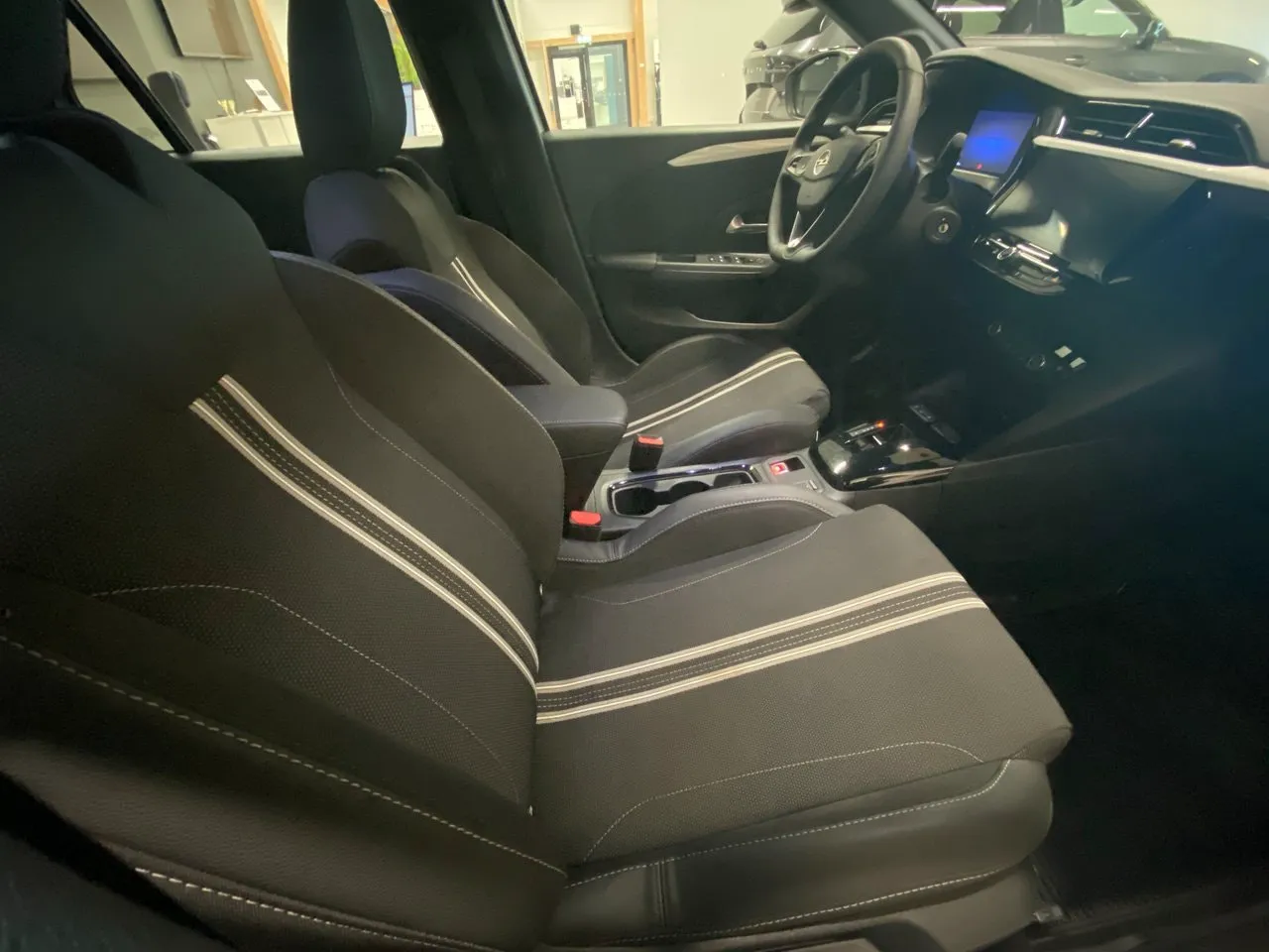 Vehicle image 14