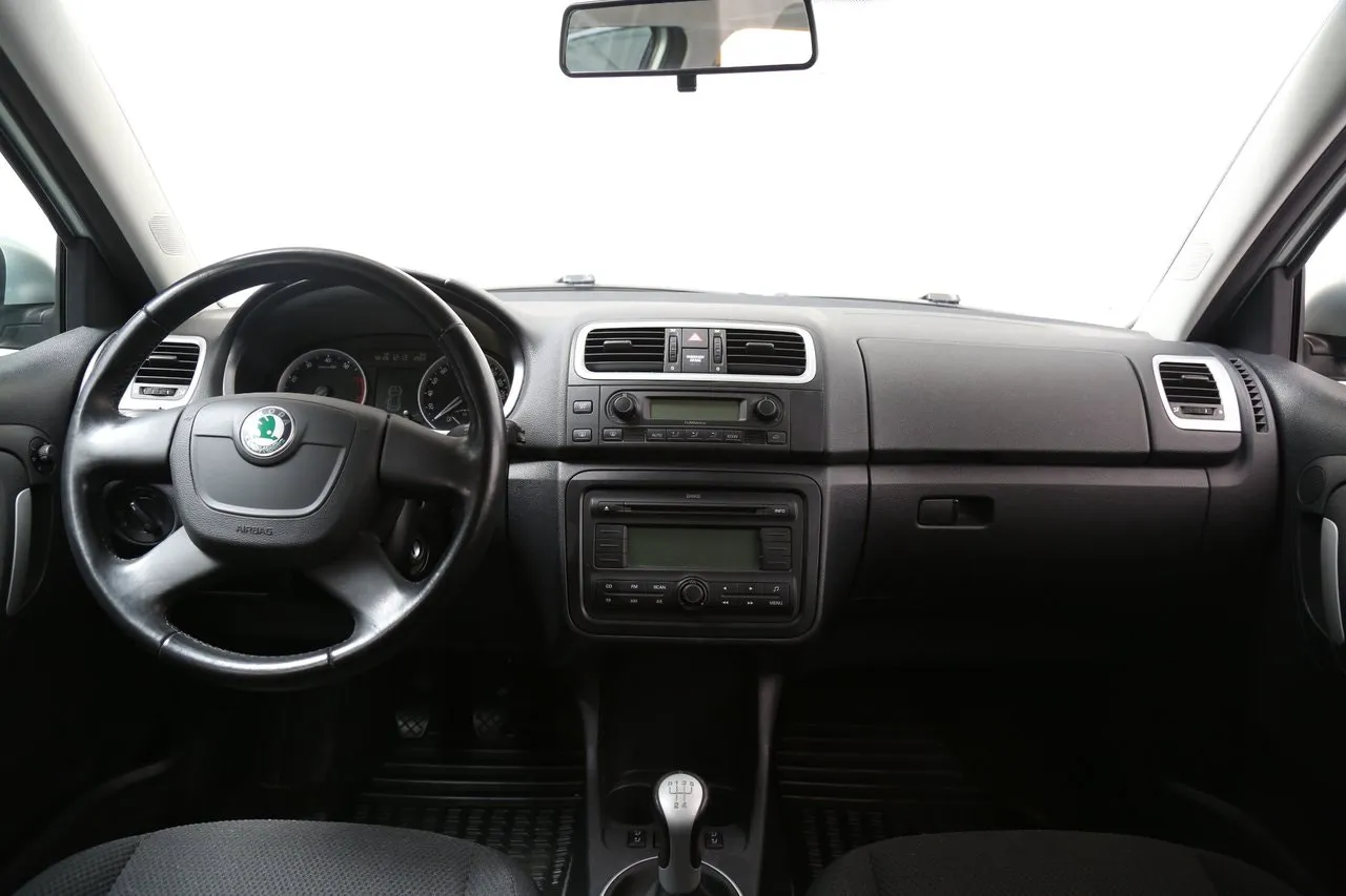 Vehicle image 14