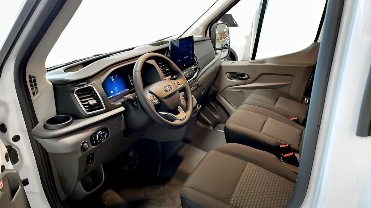 Vehicle image 10