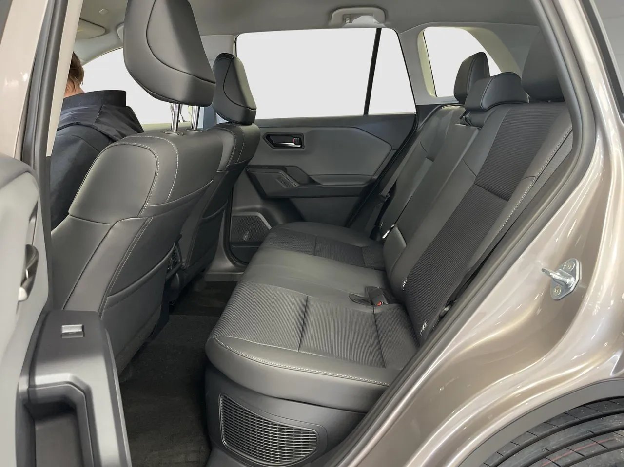 Vehicle image 25