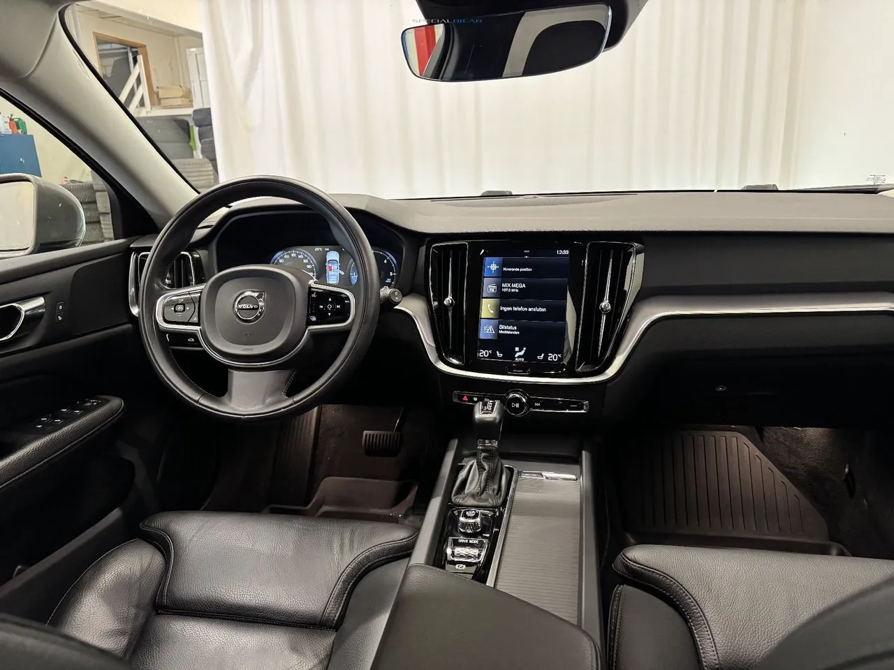 Vehicle image 18