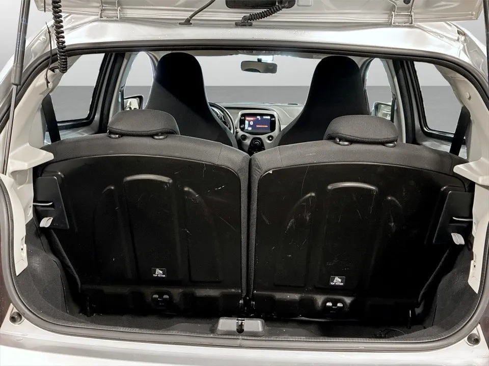 Vehicle image 18