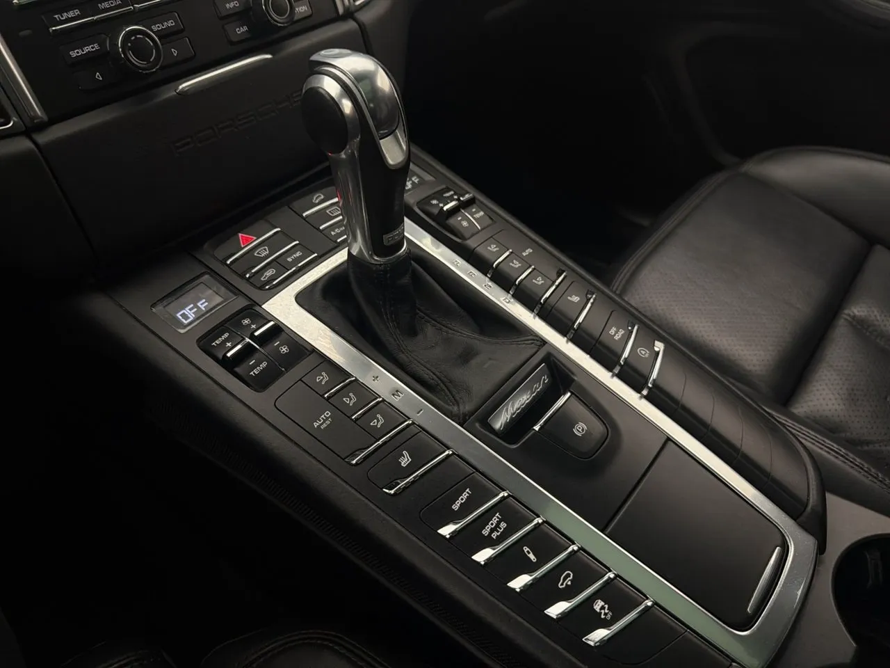 Vehicle image 24