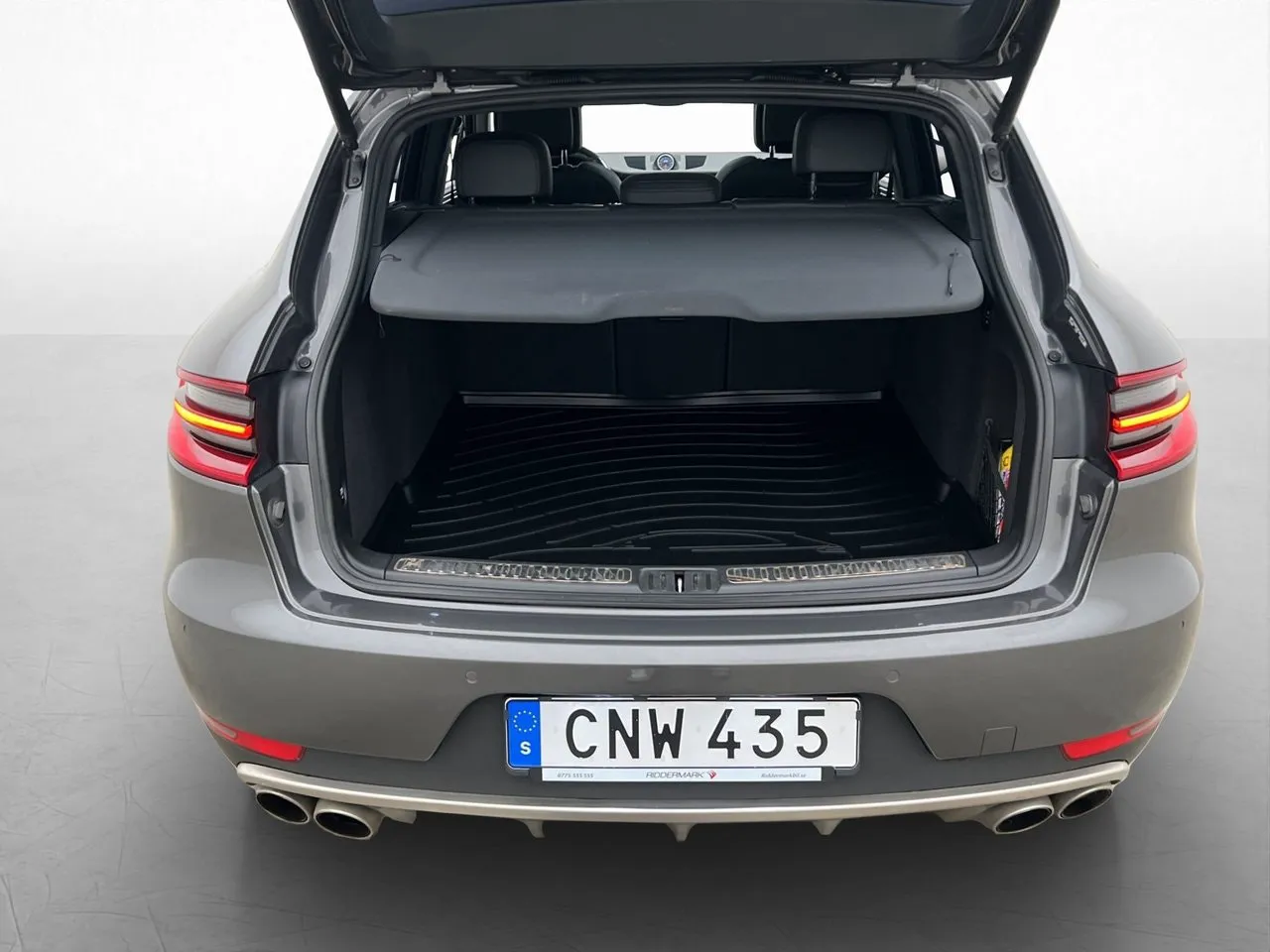 Vehicle image 18