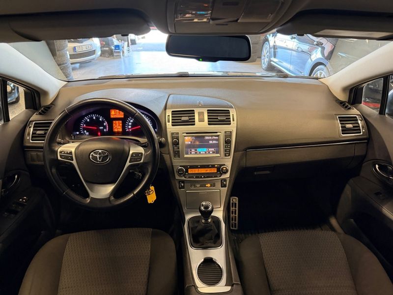 Toyota Avensis bild 23