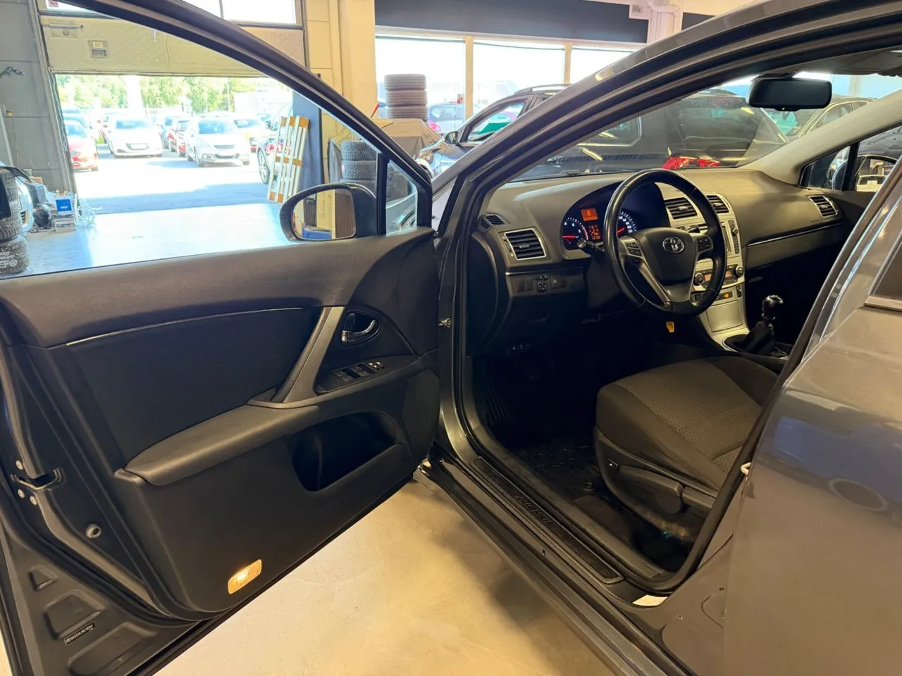 Vehicle image 7