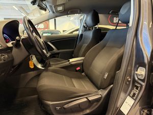 Toyota Avensis bild 16