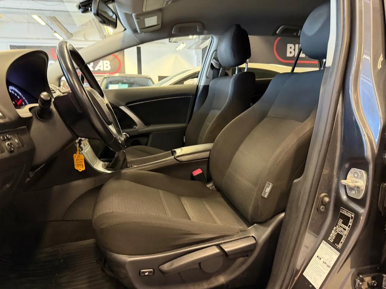 Vehicle image 15