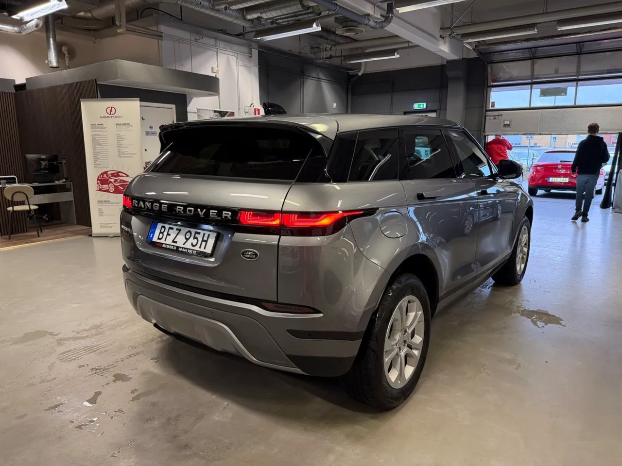 Vehicle image 4