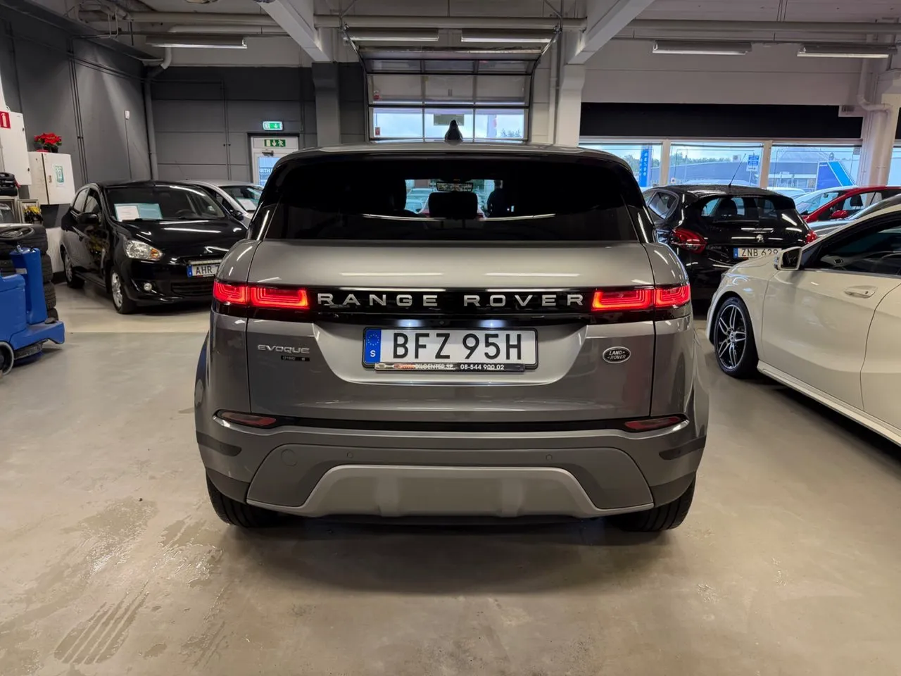Vehicle image 5