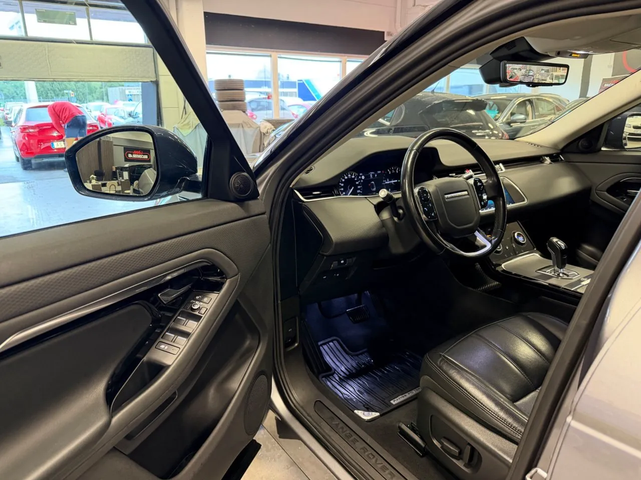 Vehicle image 7
