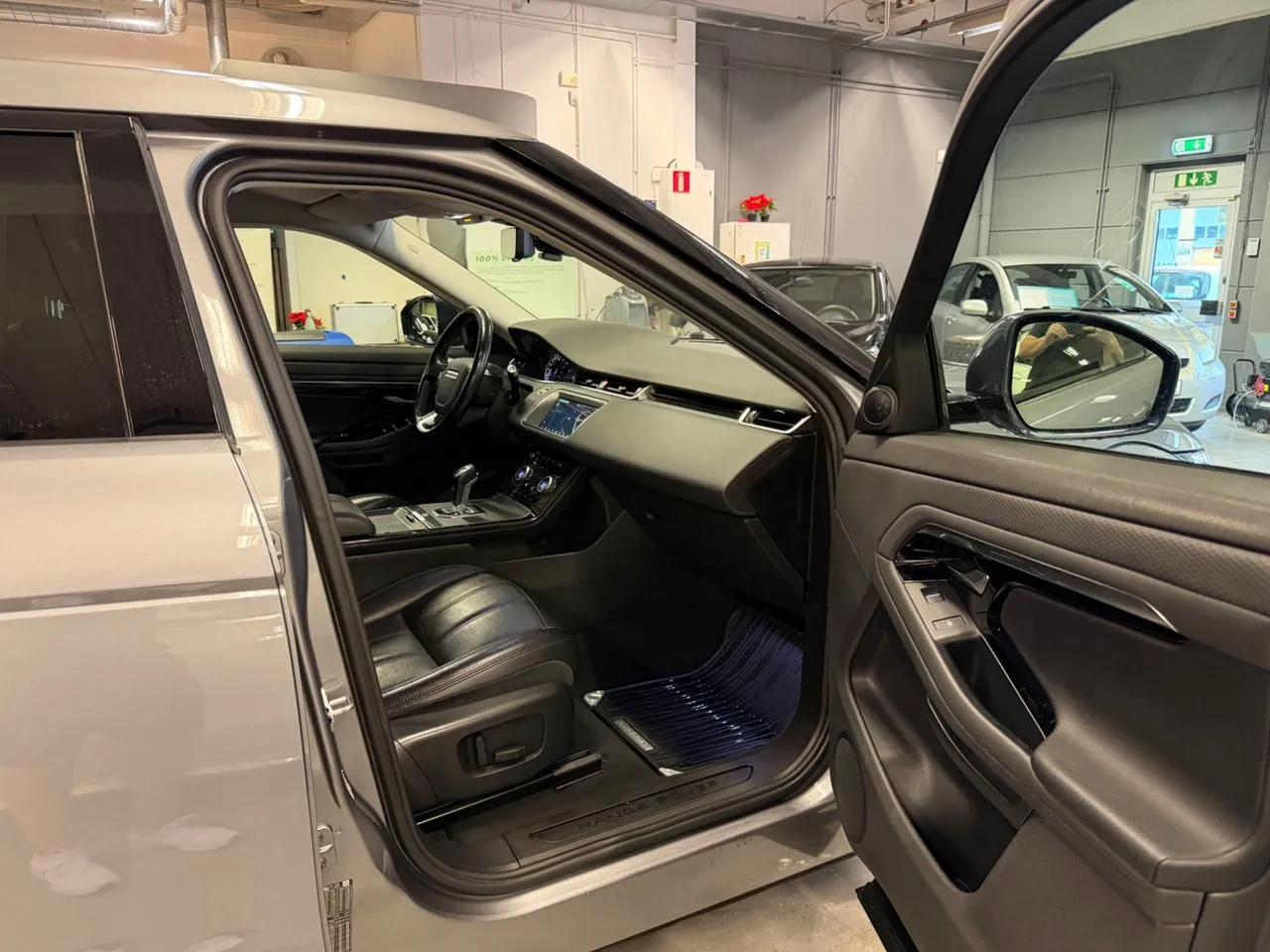 Vehicle image 20
