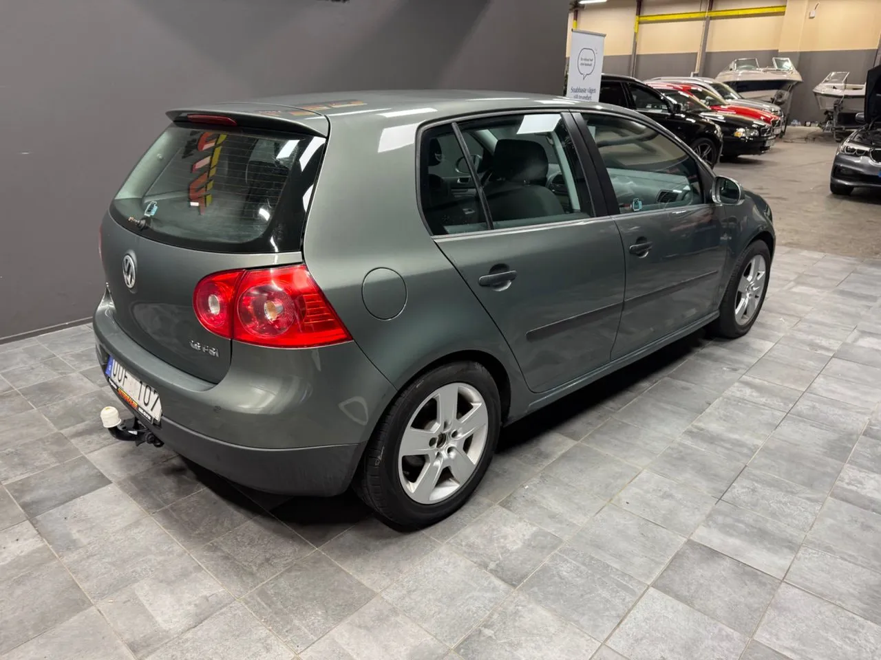 Vehicle image 6