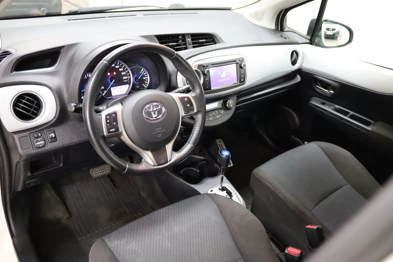 Vehicle image 9