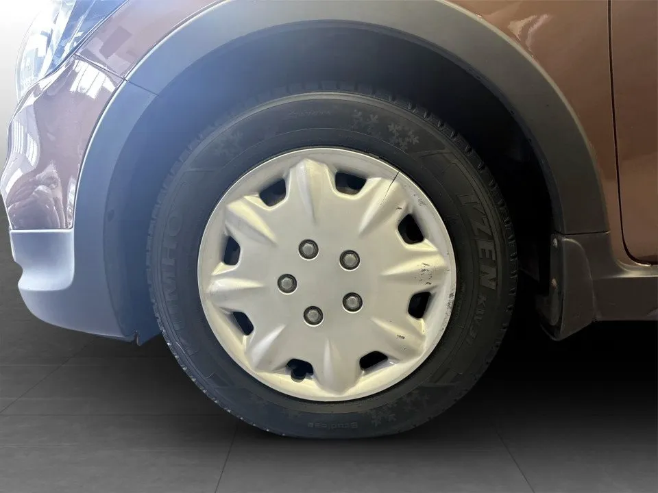 Vehicle image 13