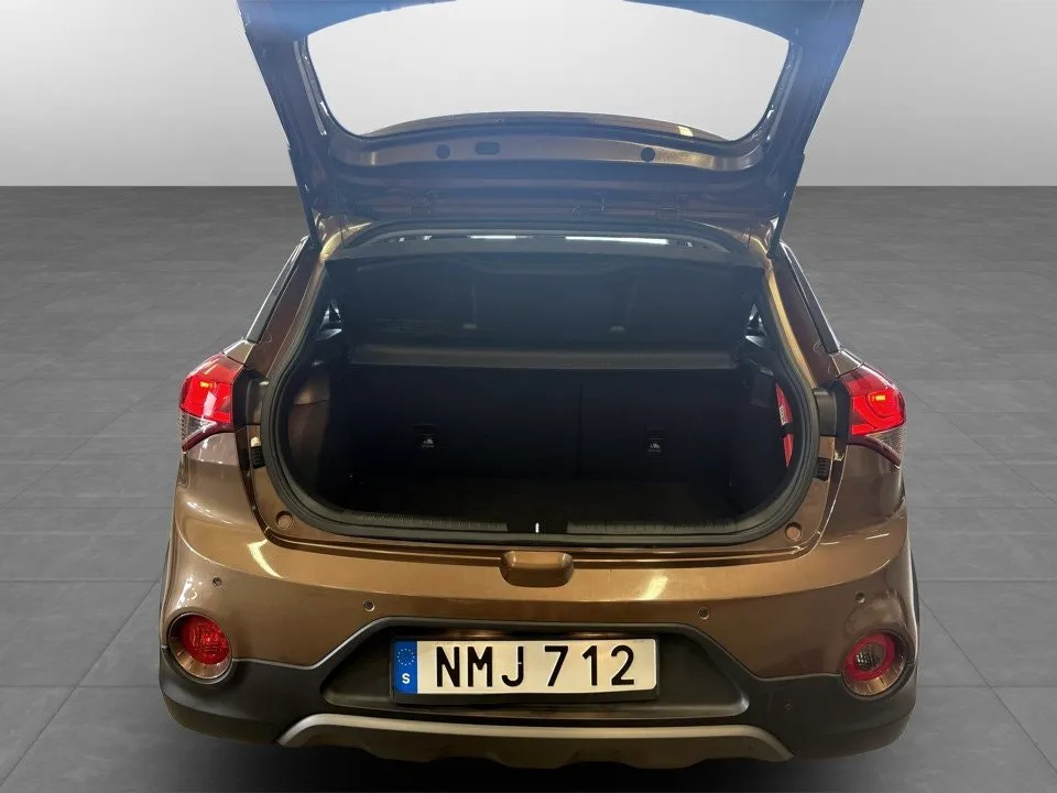 Vehicle image 14