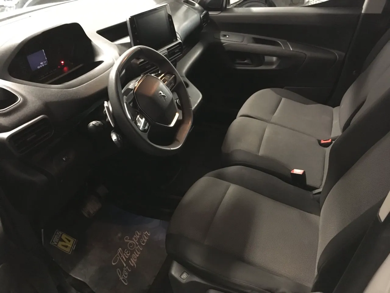 Vehicle image 6