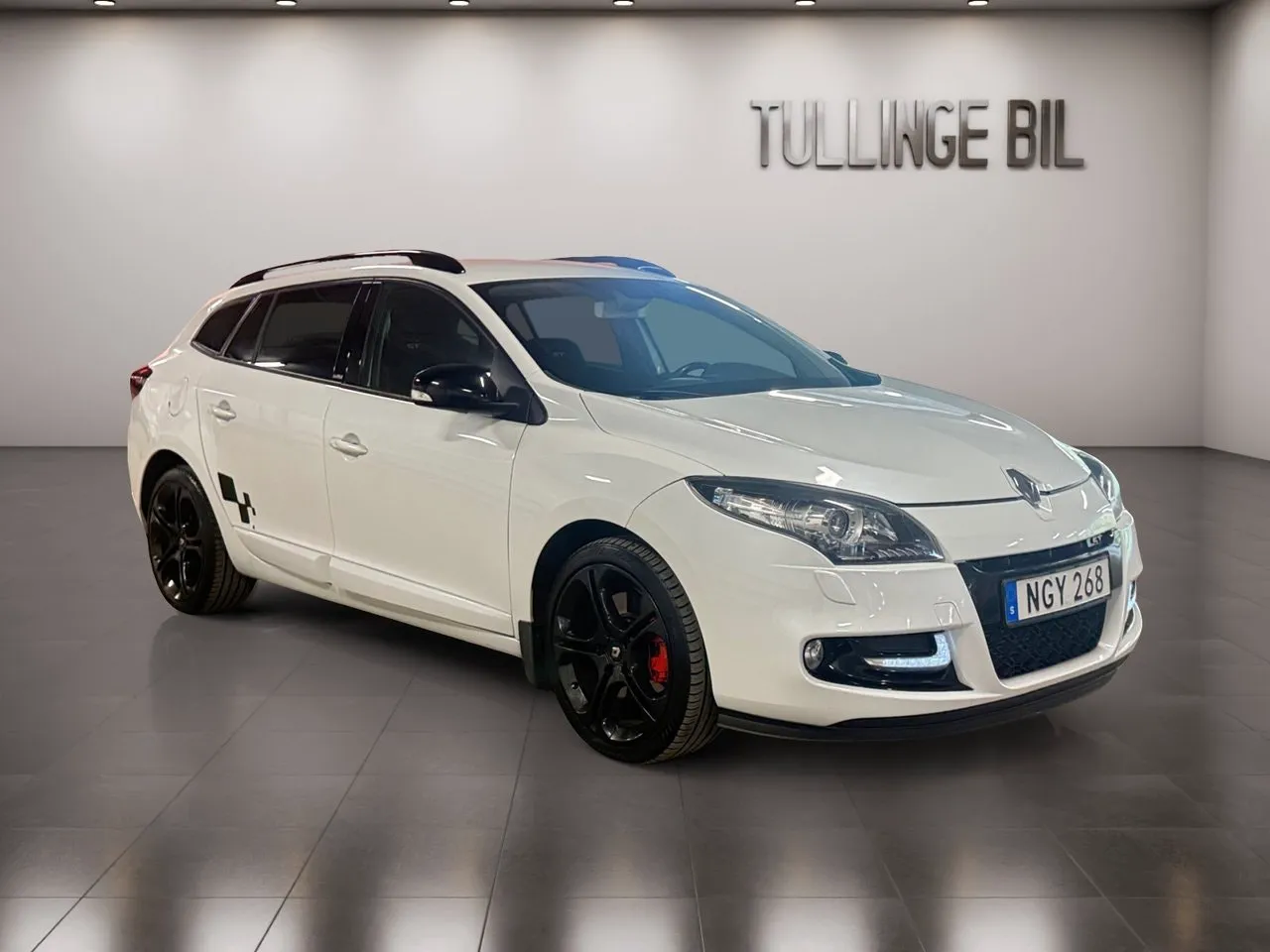 Vehicle image 6