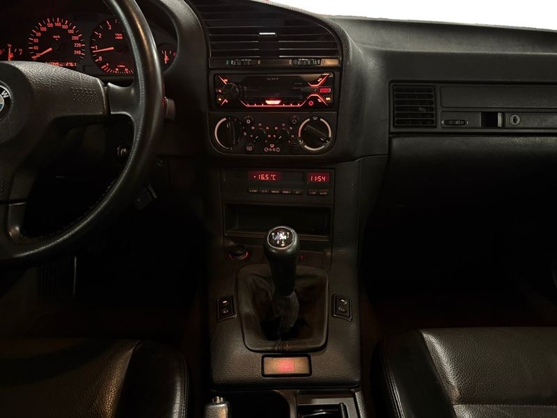 BMW 320 bild 15